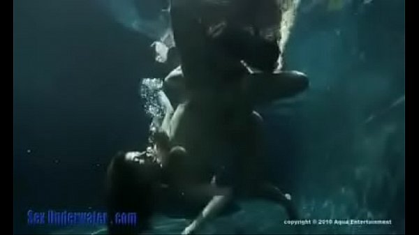 Nonton Lesbian Bitches Eat Out Their Pussy In The Sea thumbnail