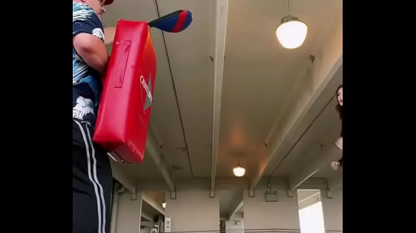 Nonton Mallas Chica Entrena Chica Alta Tacones thumbnail