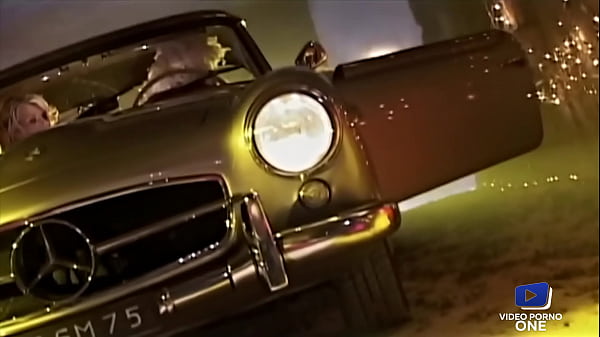 Deux belles blondes aux gros seins savent s'exciter 