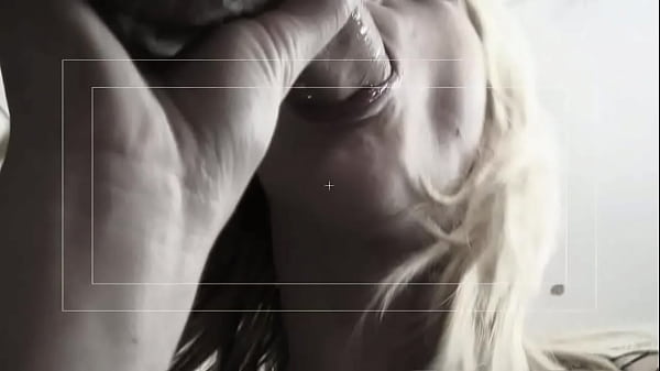 Kelly lee slaps her own ass as she rides a thick dick