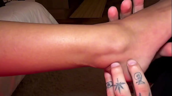 Submisso a p&eacute;s 