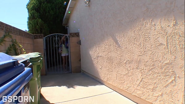 Nonton American Brunette Teen With Nice Ass Like The Sun And The Expert Cock thumbnail