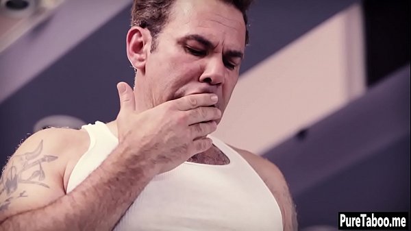 Stepdaughter_caught a nasty stepdad and enjoyed blowjob