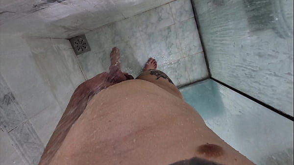 PARA OS AMANTES DE GORDINHOS - UM GORDINHO TOMANDO BANHO 