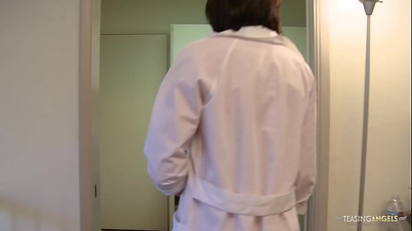 Play MP4 - Black dude gets to fuck his smoking hot doctor