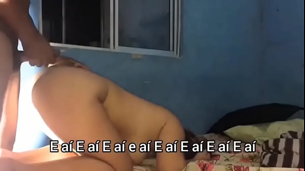 Meu maridome fez_uma surpresa mandou eu ficar de_4 e o amigo deleentrou_em mim sem proteção napele