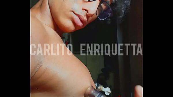 NOVINHO PULSANDO OS MAMILOS 