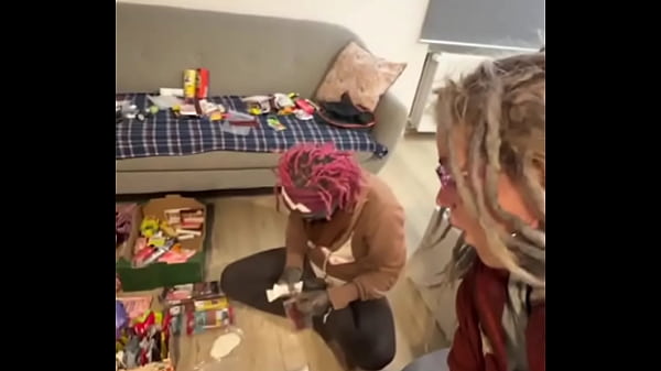 My lovely better half lily lu filmz is packing the stuff for the marathon ️️who&rsquo;s your go to partne 