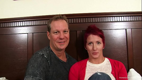 Play MP4 - Sex crazed amateur couple are ready to fuck