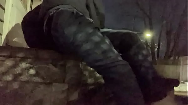 Play MP4 - Night time stretch on steps time lapse