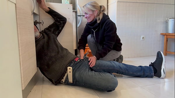 SPANISH MILF SUCKING COCK TO THE PLUMBER IN THE KITCHEN 