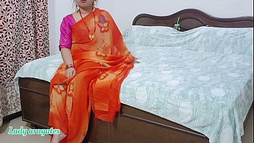 Nonton Mami Gift Ke Lalach Mein Aaker Bhanje Ko Apni Chut De Baithi Or Daba Kr Sex Hua thumbnail