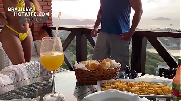 Play MP4 - RECEBI O SOLTEIRO COM UM MICROBIQUINI E METI MAIS UM CHIFRE NO CORNO