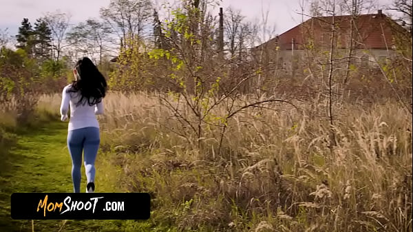 Stunning czech milf lexi dona loves staying in shape by seducing random strangers momshoot