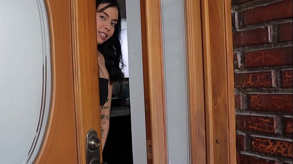 VECINA_BUENOS DIAS QUISIERA UN_VASITO DE AGUA VECINA QUE HACES_DESNUDA_TU NOVIO_NOS PUEDE VER