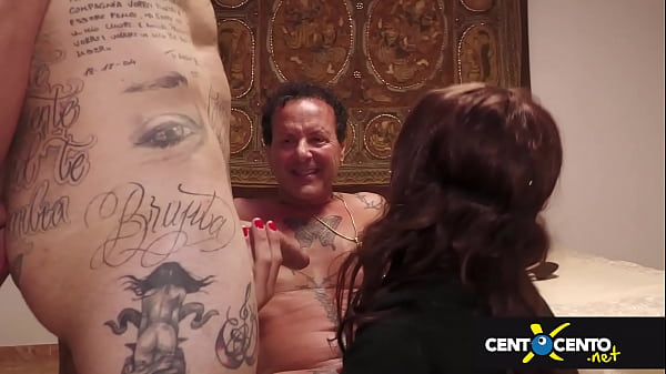 Play MP4 - Il folle esordio di Desy stupenda figa di 20 anni alla CentoXCento