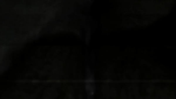 Emilse meti&eacute_ndose un cepillo