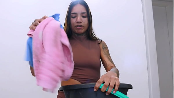 Barracos proibidos na vizinhan&ccedil;a genro come inquilina o sogro pega no flagra 