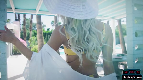 Play MP4 - Perfect ass blonde Emma Hix shows off her flawless body with bubble butt