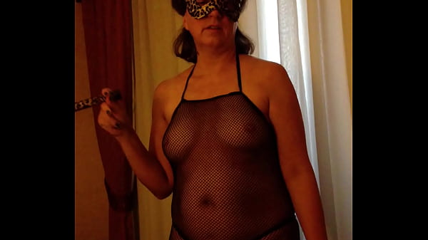 Masked mature sucks off hubby 