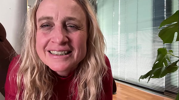 Play MP4 - Private couch fisting time