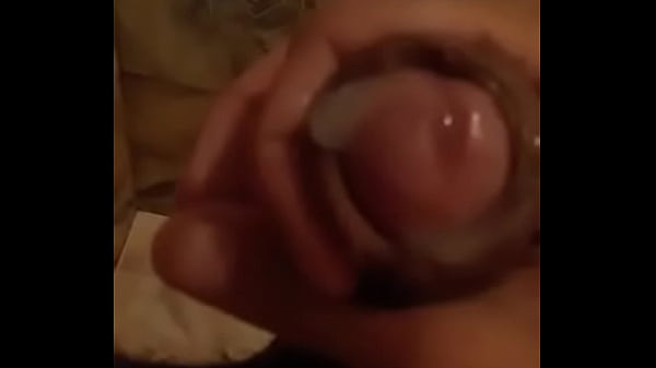 Outro amigo meu que &eacute_ hetero n&atilde_o resistiu e me mandou um v&iacute_deo dele