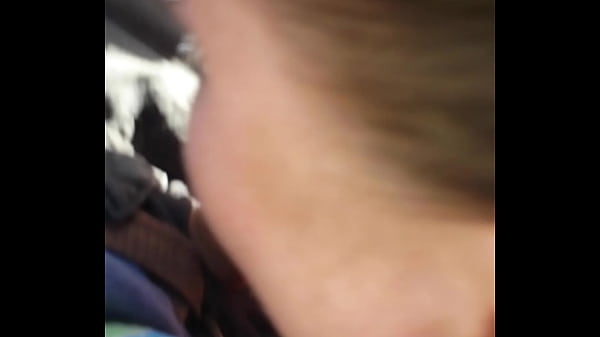 Slut sucking cockin car