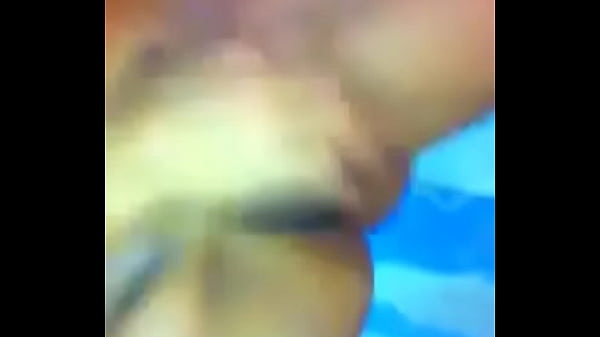 Con su juguete, me extra&ntilde_a.