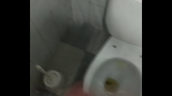 Despertando mi polla en ba&ntilde_o