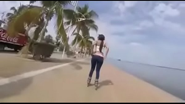 Patinando_mientrasenseñael culo