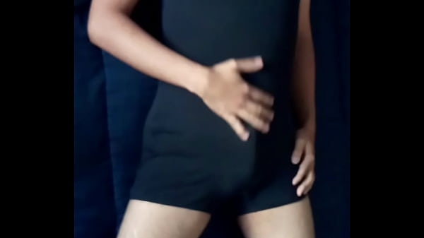 Mi verga dur&iacute_sima en traje de ba&ntilde_o completo de Lycra&copy_