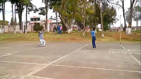 Nena Jugando En El Colegio thumbnail