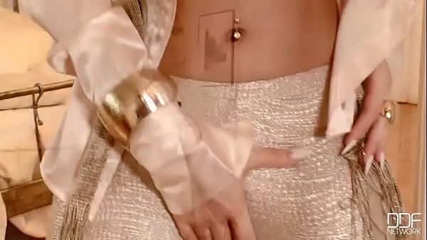 This blonde is a work of art 