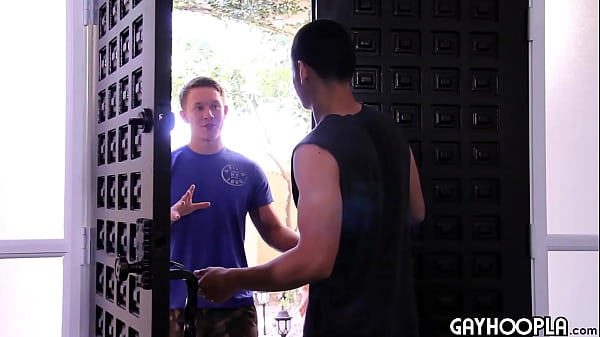 Welcum To The Neighborhood! New Neighbor Cums To Greet The New Guys On The Street! 