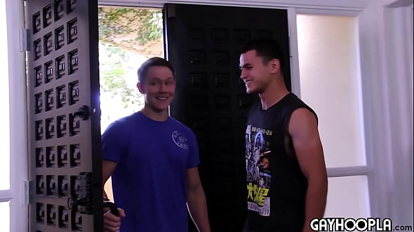 Play MP4 - Nosy Neighbor Wants In On The Fun&excl;