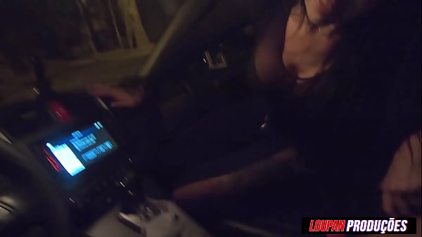 Safada Engolindo Gozo No Carro | Carona Erotica | Elisa Sanches | Loupan Produ&ccedil;&otilde;es thumbnail