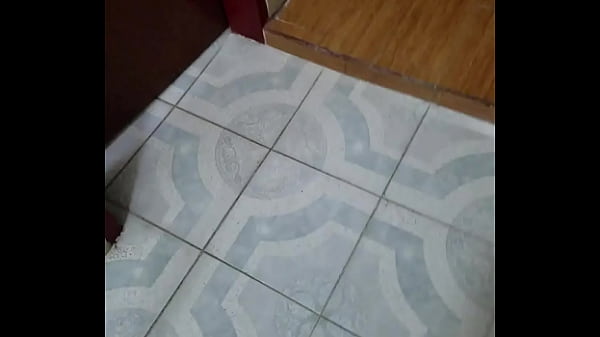 Faje rico a una linda amiga mientras su marido nos graba