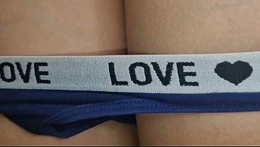 Hijastra atrap&oacute; a su padrastro con una erecci&oacute;n muy grande en la fiesta de sus 18 cumplea&ntilde;os y lo llevo a la cama para fall&aacute;rselo