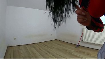 Nonton Nympho Maid Masturbates With Broom & Mop While Cleaning An Abandoned House thumbnail