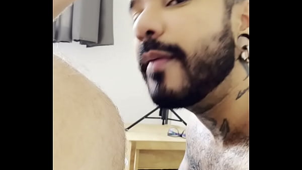 Brincando O Cuzinho Do Ativo Vers&aacute;til thumbnail