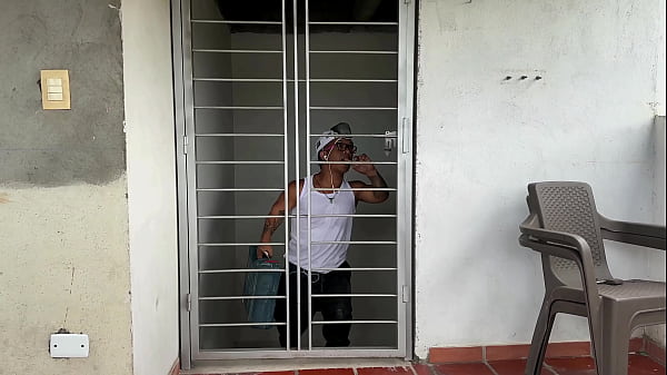 Nonton Llego A Mi Trabajo Y Veo Que Entra La Sexi Esposa De Mi Jefe Proponi&eacute;ndome Dejarse Follar Con Mi Enorme Y Dura Verga thumbnail