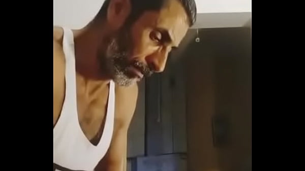 Massagem lingam peniana com manobras em volta do p&ecirc;nis 