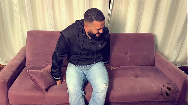 Trailer entrevistando seu cuzinho