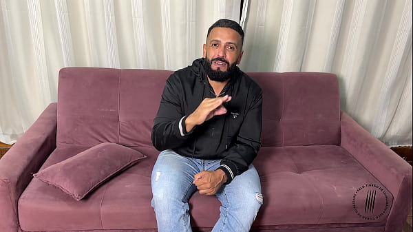 Trailer entrevistando seu cuzinho