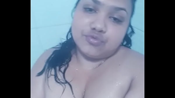 Play MP4 - Tokita ba&ntilde;&aacute;ndose y mostrando su vagina caliente parte 2