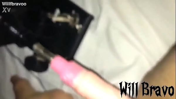 M&aacute;quina de sexo com consolo gigante me fez gozar muito 