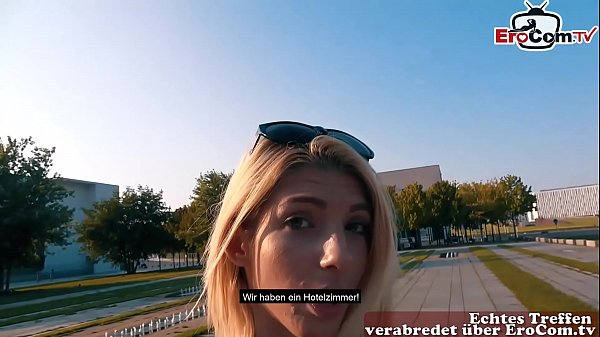 Kleine schlanke studentin macht ein sex casting in berlin auf der stra&szlig;e und wird zum sex verf&uuml;hrt