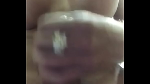 Trans numa punheta gostosa... 