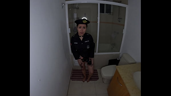 Play MP4 - Chica soldado latina cachonda abandona su puesto&comma; se masturba en la letrina