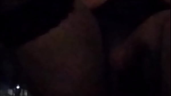 Cdzinha puta vagabunda dando o cu na porta de casa 